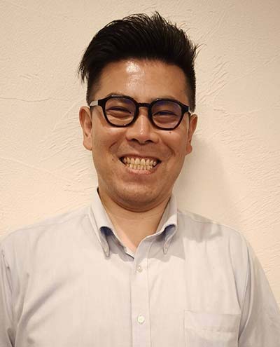 曲山 和宏氏