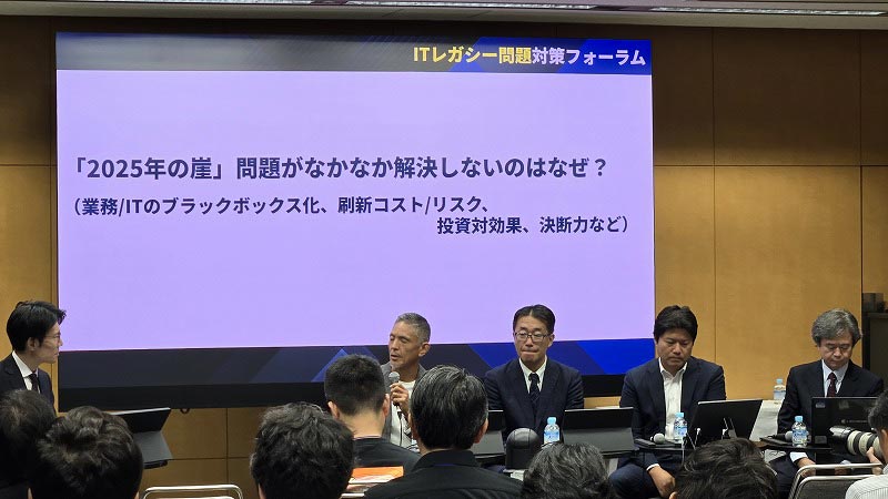 モデレーターの質問に答える小河原社長