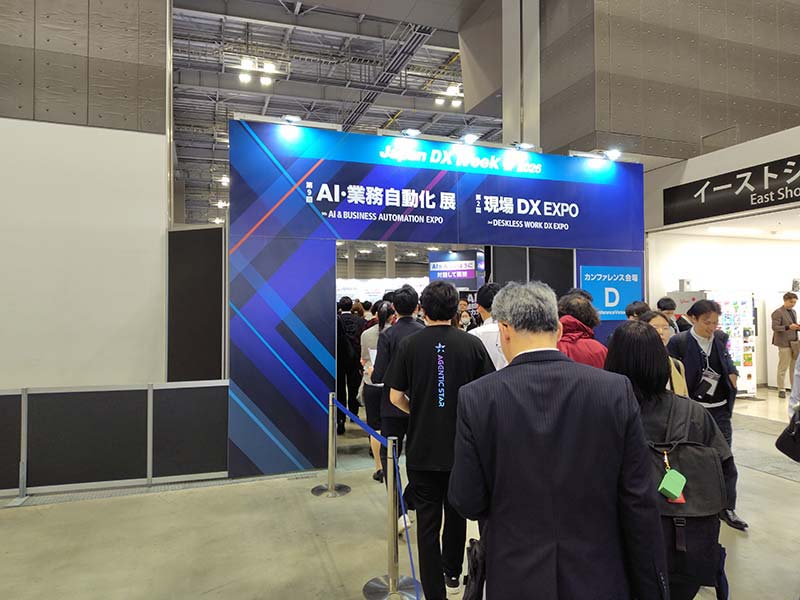 出展した東7ホール入口も常に混雑 