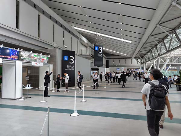 会場は西3ホール